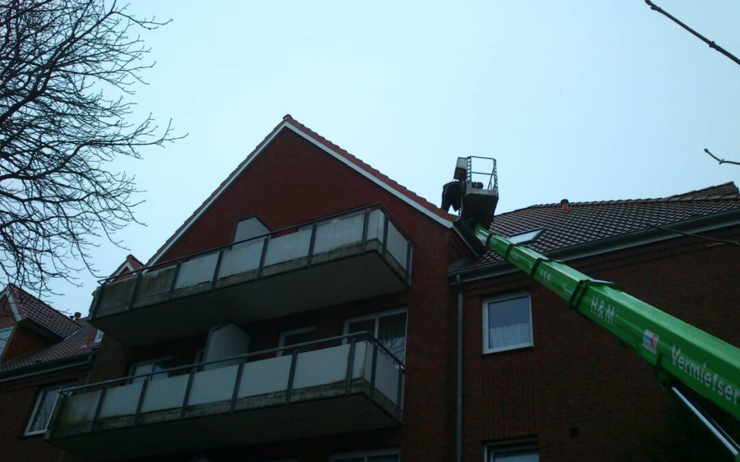 Reparatur mit Hubsteiger